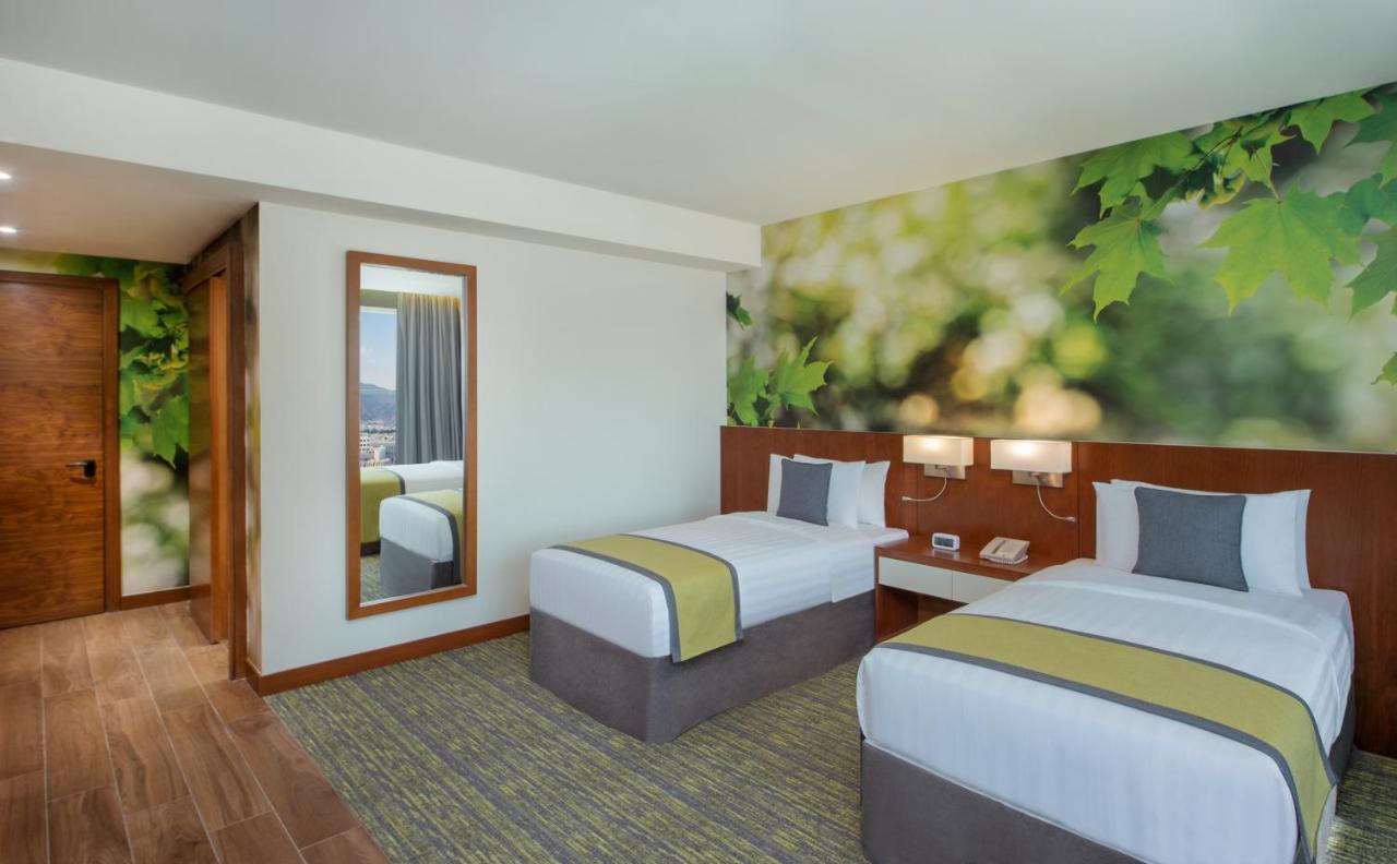 Wyndham Garden Muscat Al Khuwair Hotel Eksteriør billede