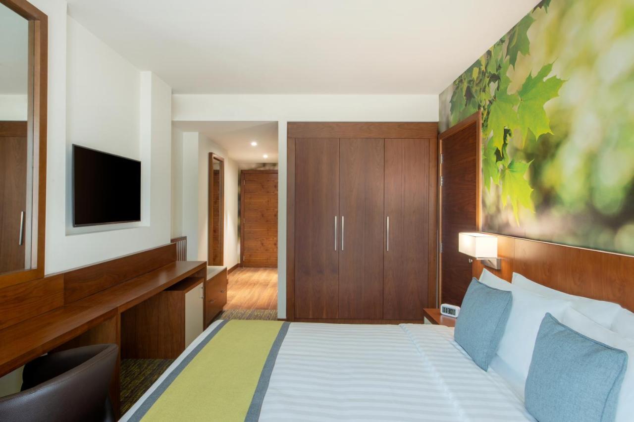 Wyndham Garden Muscat Al Khuwair Hotel Eksteriør billede
